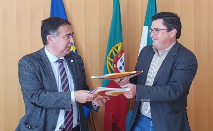 Assinatura de adenda ao contrato para financiamento dos primeiros estudos geotécnicos