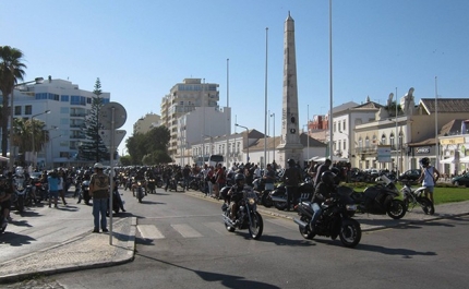 Motociclistas protestam em Faro contra «injustiça» das inspeções periódicas