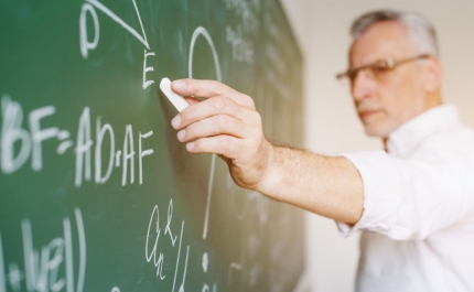 Ministério garante que não faltam docentes de Física e Química nas escolas