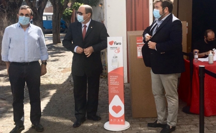 Câmara Municipal de Faro apoia comércio local com dispensadores de gel