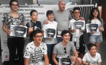 JOVENS ALGARVIOS CONQUISTAM ALCOBAÇA