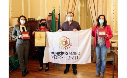 Portimão recebe bandeira dos Municípios Amigos do Desporto e dois troféus de reconhecimento por boas práticas desportivas