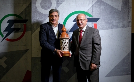 LOULÉ  PRESTA HOMENAGEM AO FUTSAL