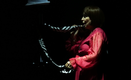 Brígida Virtudes protagoniza espetáculo «Mergulho» na «Casa das Virtudes» de Faro