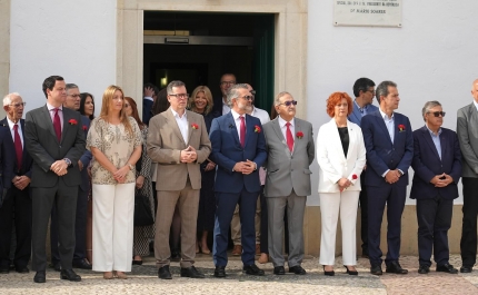 Olhão assinala 50 anos do 25 de Abril com intervenção de todos os partidos