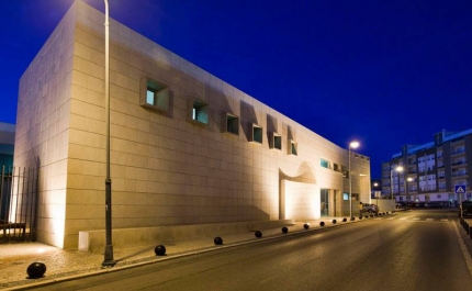 Na Biblioteca Municipal de Faro contam-se os dias para o NATAL