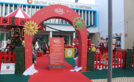 A Rua de Natal volta a brilhar em Quarteira [c/ fotogaleria]