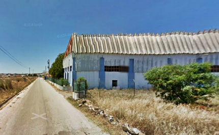 Bombeiros Municipais de Tavira Combateram Incêndio em fábrica desativada