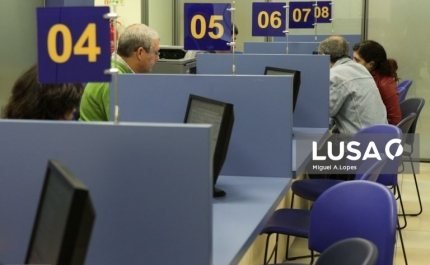 Covid-19: Finanças e conservatórias reabrem na segunda-feira com marcação