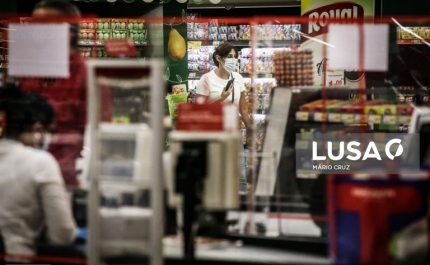 Covid-19: Mais de 50 tipos de estabelecimentos podem continuar abertos no confinamento geral