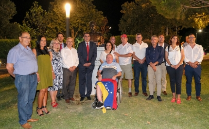 Libertadores Simón Bolívar e José de San Martín «reencontram-se» no Jardim das Comunidades em Almancil