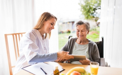 RESIDÊNCIAS SÉNIOR CONTRIBUEM PARA MELHORAR A SAÚDE MENTAL DOS IDOSOS, COMBATENDO A SOLIDÃO 