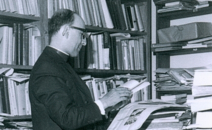 EXPOSIÇÃO ITINERANTE «PADRE MANUEL ANTUNES, SJ: PEDAGOGO DA DEMOCRACIA (1918-1985)» PARA VISITAR EM LOULÉ