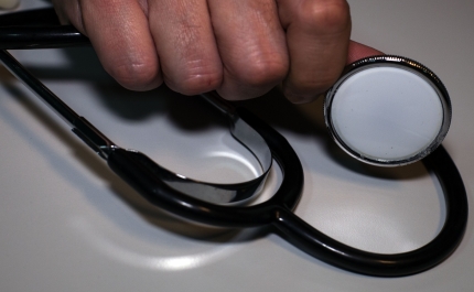 Ordem critica Ministério da Saúde por incapacidade de contratar jovens médicos