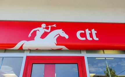 Greve dos carteiros de Faro terminou hoje com adesão de cerca de 70%