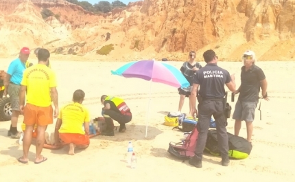 Resgatada praticante de parapente após queda na praia do Alfamar em Albufeira