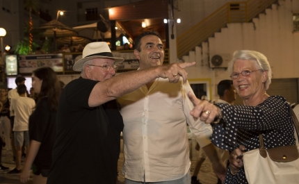 Estima-se que a «Noite Black & White» trouxe mais de trinta mil pessoas a Carvoeiro 