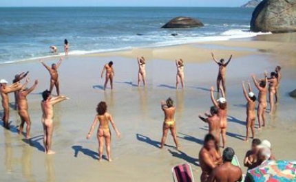 Clube Naturista tem encontro marcado em piscina de Hotel de Albufeira