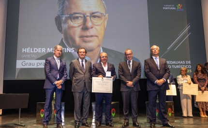 Hélder Martins homenageado pelo Governo com Medalha de Mérito Turístico