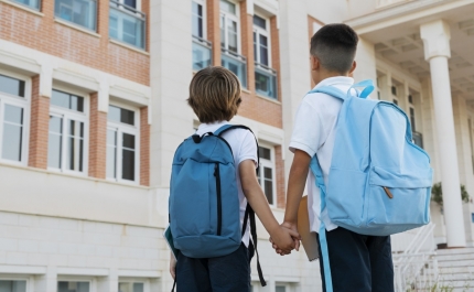 Regresso às aulas 2025: novas regras para telemóveis e Cidadania