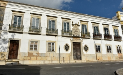 REABILITAÇÃO DO PALÁCIO GAMA LOBOS JÁ ARRANCOU