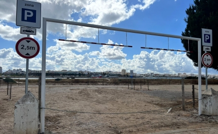Ferragudo abre espaço de estacionamento temporário para 80 viaturas