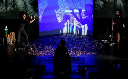 500 CRIANÇAS DA COMUNIDADE ESCOLAR DESLUMBRARAM-SE COM «O CONVIDADOR DE PIRILAMPOS» NO CINETEATRO LOULETANO