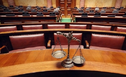 Covid-19: Tribunais abertos só para atos urgentes