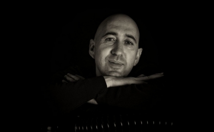Acordeonista e compositor Nelson Conceição lança livro com a obra transcrita do álbum discográfico «Descobrindo-me»