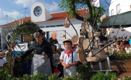 FESTA DA ESPIGA LEVA DESFILE ETNOGRÁFICO E PROGRAMA DE ANIMAÇÃO A SALIR