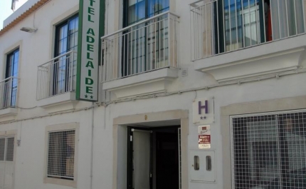 Faro | Pequena unidade hoteleira encerrada por associação a  4 casos de Legionella  