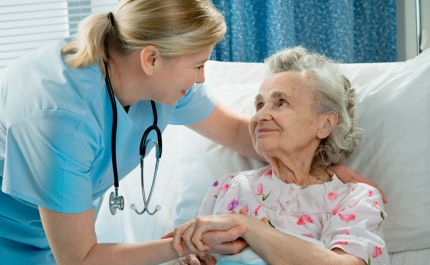 Faltam 1.779 enfermeiros na Rede de Cuidados Continuados Integrados no sul do país 