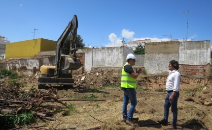 Novo parque de estacionamento de Quarteira em construção