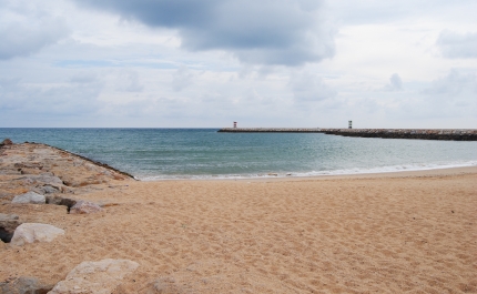 Destinos à beira-mar e viagens em família ou em grupo são a tendência para o verão na Airbnb em Portugal 