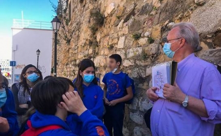 7º Ano do CBR embarca numa viagem pela  geologia e paleontologia urbana de Faro