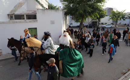 Centenas de pessoas na chegada dos Reis a Castro Marim