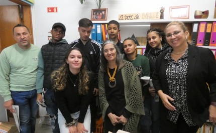 Alunos do CEF da Escola Laura Ayres visitam a redação dos jornais «A Voz do Algarve» e «A Voz de Loulé»