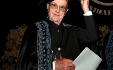 Luto académico de três dias na Universidade do Algarve por Manoel de Oliveira