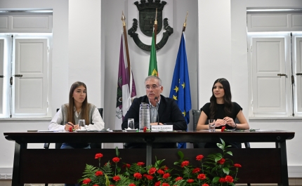 ALUNOS DO CONCELHO DE LOULÉ LEVARAM PREOCUPAÇÕES À ASSEMBLEIA MUNICIPAL JOVEM