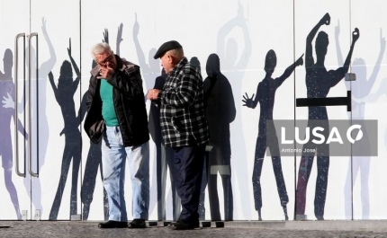 Crianças e idosos devem ficar em casa por causa das poeiras do Norte de África - DGS