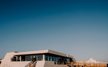 ÁGUA QLUB: ACABA DE CHEGAR UM NOVO CONCEITO DE PRAIA A VILAMOURA