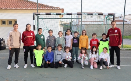 «A Bola Vai à Escola»