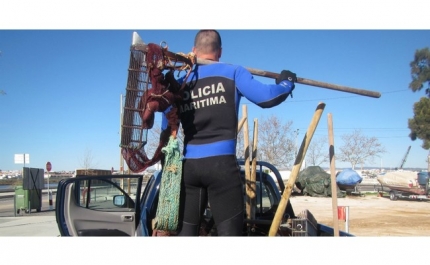Polícia Marítima apreende 15 ganchorras de mão ilegais nas praias de Tavira