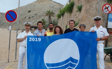 Bandeira Azul hasteada nas praias do concelho de Vila do Bispo