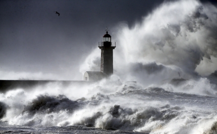 Mau tempo: Treze distritos sob aviso laranja com previsão de trovoada - IPMA