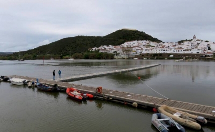 Atravessar o Guadiana a pé é atrativo do Festival do Contrabando, em Alcoutim