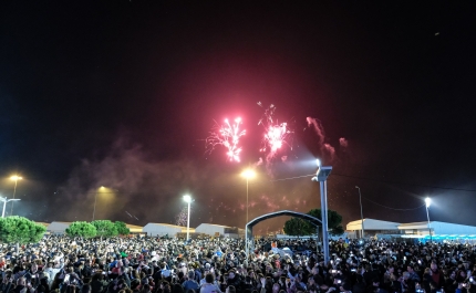 Milhares rumaram a Quarteira para celebrar Ano Novo