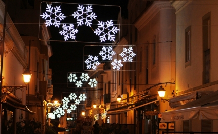 CÂMARA MUNICIPAL DE SILVES INSTALOU ILUMINAÇÃO DE NATAL EM TODAS AS FREGUESIAS E PROMOVEU «A FESTA NOS MERCADOS»