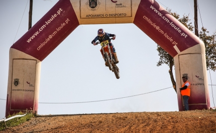 Cortelha engalanou-se para receber Motocross no 1 de Maio