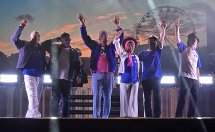 Delfins fazem Quarteira «rebentar pelas costuras» em noite memorável nos Petiscos do Pescador 